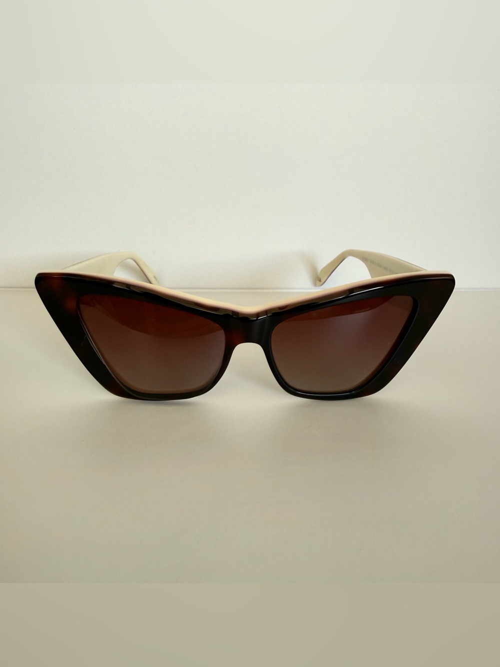 NEW!!! MO women sunglasses European brand Retail 360$
